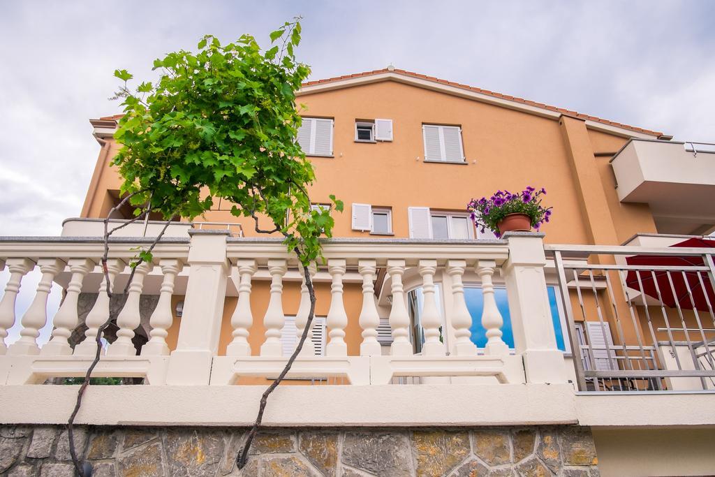 Apartments Vall Krk Town Exterior foto