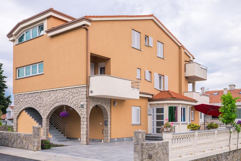 Apartments Vall Krk Town Exterior foto