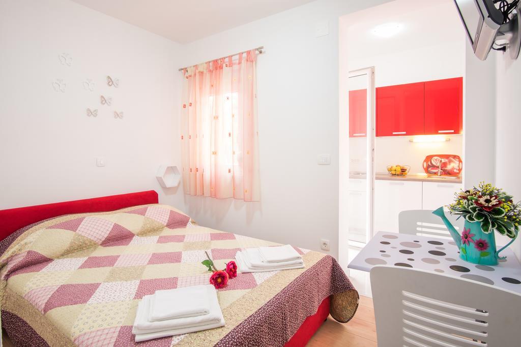 Apartments Vall Krk Town Exterior foto